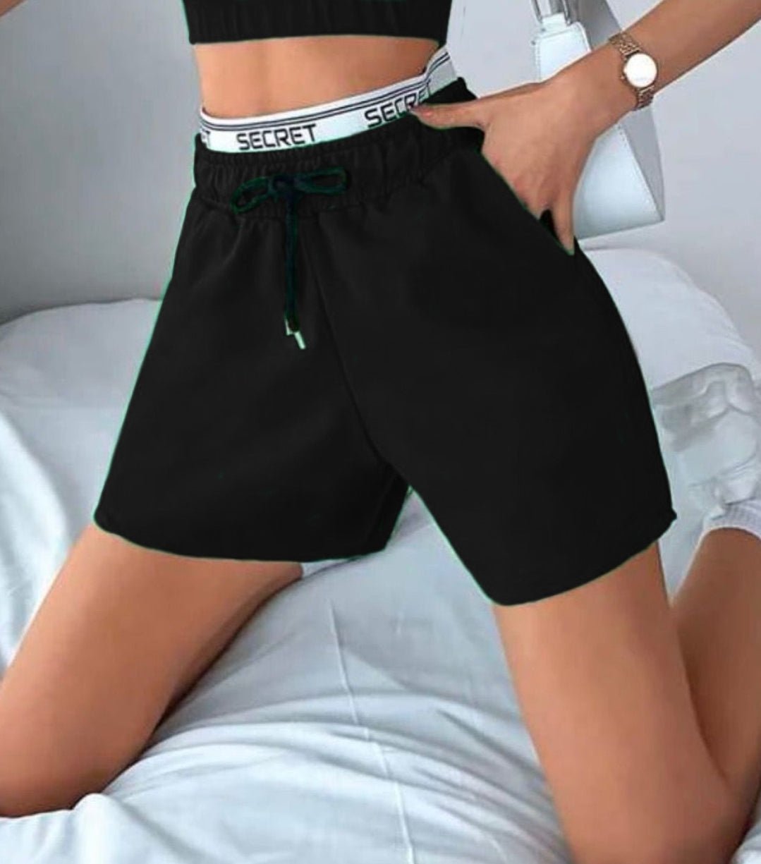 
                  
                    FlexWaist Shorts elastico in vita Elementi distintivi - Regina Store By Centparadise
                  
                